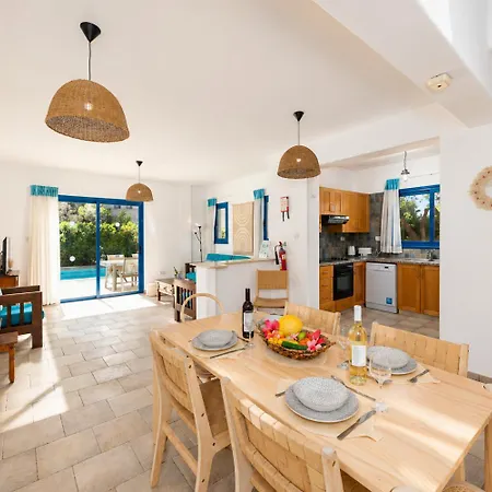 Estia Villa Peyia